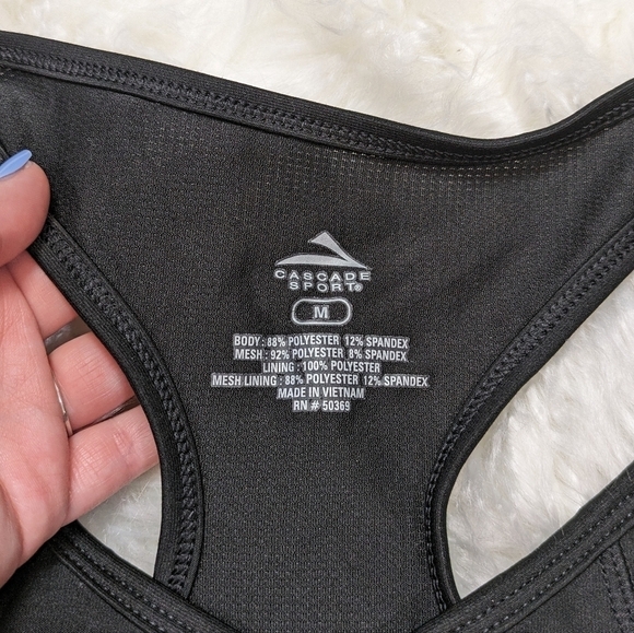 Cascade Sport Mesh Lined Breathable V-Neck Racerback Black Sports Bra Size M‎ - Picture 2 of 3